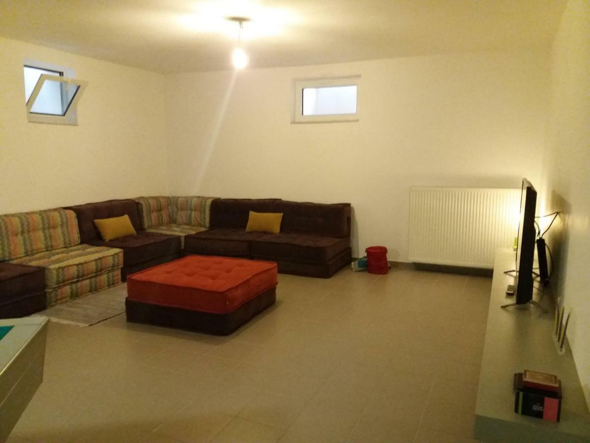 Villa Serenis Porovitsa Buitenkant foto